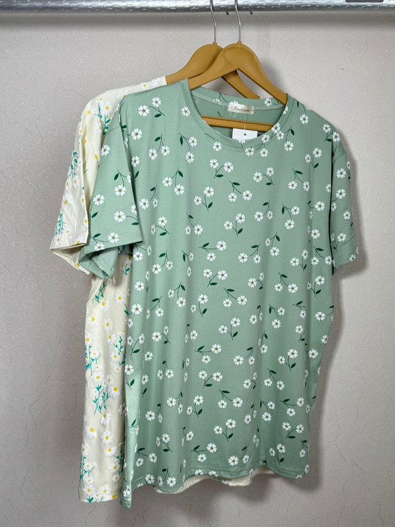 خرید تیشرت وارداتی زنانه با طرح گل بابونه لطیف