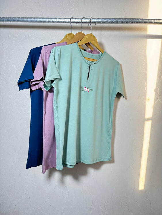 تیشرت زنانه ویسکوز گلدوزیدار – سبز سیج آفتابی برای حال خوب