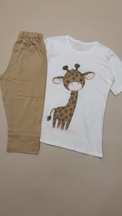 تیشرت زنانه طرح زرافه کارتونی طراحی فانتزی و شاد، جنس نخ پنبه